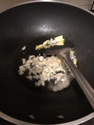 牛肉炒芥蓝的做法 步骤2