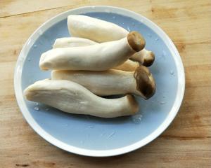 鲜掉眉毛的炒三鲜～芦笋杏鲍菇干贝的做法 步骤5