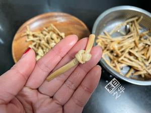 年味&凉拌忘忧金针菜（黄花菜）纯净素食的做法 步骤3