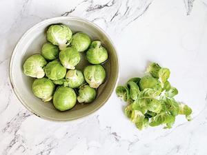 焗烤孢子甘蓝Roasted Brussel Sprouts的做法 步骤1