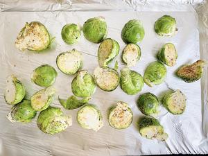 焗烤孢子甘蓝Roasted Brussel Sprouts的做法 步骤5