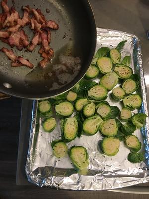 超简单的培根烤Brussel Sprouts（孢子甘蓝）的做法 步骤3