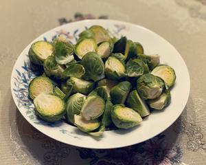 孢子甘蓝 Roasted Brussel Sprouts的做法 步骤1