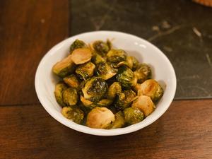 孢子甘蓝 Roasted Brussel Sprouts的做法 步骤3