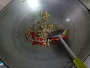 金针花炒肉丝的做法 步骤7