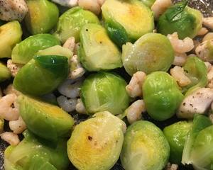 少油少盐| 虾仁鸡胸炒球芽（孢子）甘蓝Brussel Sprouts| 减脂•健身的做法 步骤9