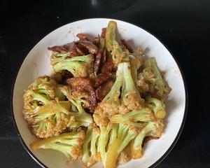 花菜炒五花肉片的做法 步骤5