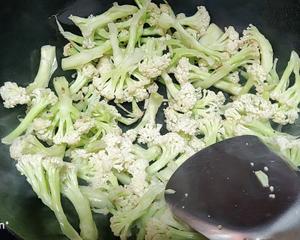 干煸有机菜花的做法 步骤2