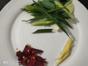 黄花菜烧肉的做法 步骤3