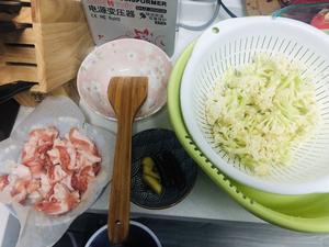 干锅花菜五花肉的做法 步骤1