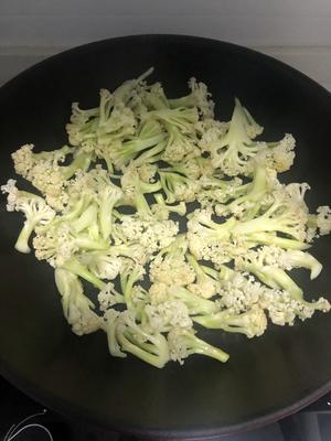 干锅花菜五花肉的做法 步骤3