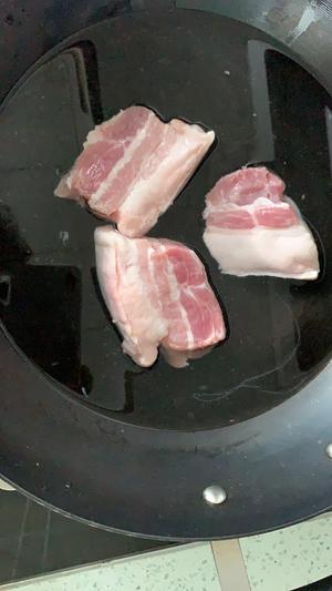 有机花菜炒肉的做法 步骤1