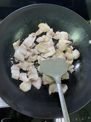 有机花菜炒肉的做法 步骤4