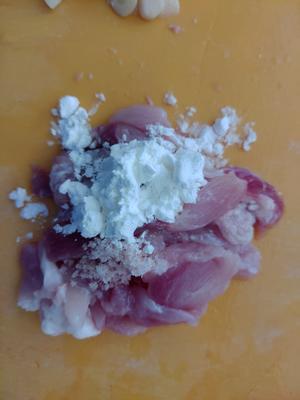 软糯可口的花菜炒肉片（适合幼儿老人）的做法 步骤2