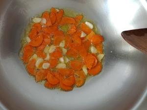 软糯可口的花菜炒肉片（适合幼儿老人）的做法 步骤4