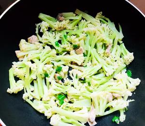 花菜炒肉的做法 步骤6