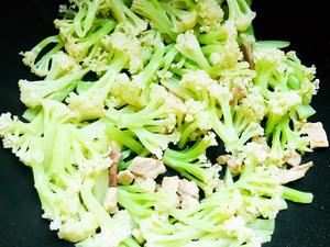 花菜炒肉的做法 步骤5