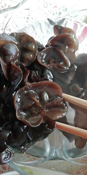 无酸味黄花菜秋木耳炒肉的做法 步骤7