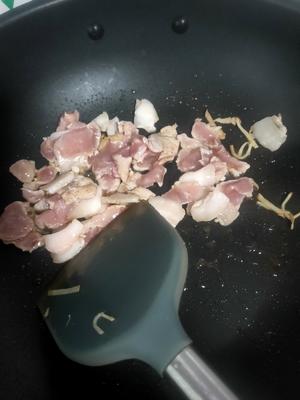 肉永远不够吃的蒜毫炒肉的做法 步骤3
