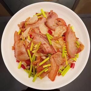 白玉耳蒜苔炒封缸肉(北方腊肉)的做法 步骤5