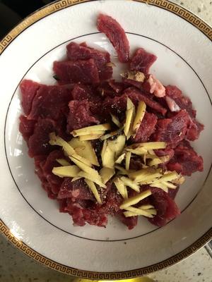 超级下饭-蒜苔小炒牛肉的做法 步骤4