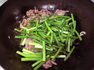 蒜苔炒牛肉丝的做法 步骤9