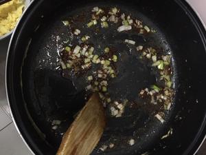 蒜苔鸡蛋火腿丁下饭菜的做法 步骤3