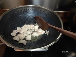 吃掉一锅米饭的蒜薹炒肉的做法 步骤3