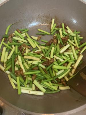 蒜薹炒肉的做法 步骤11