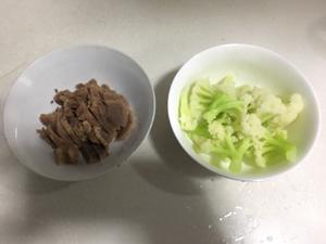 牛肉豆苗花菜上鲜汤的做法 步骤2