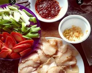 经典川菜回锅肉（胡萝卜+蒜苗）的做法 步骤3