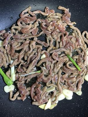 家常小炒‼️海鲜菇炒肉丝?的做法 步骤6