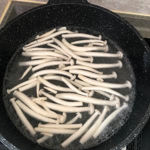 咖喱海鲜菇的做法 步骤7