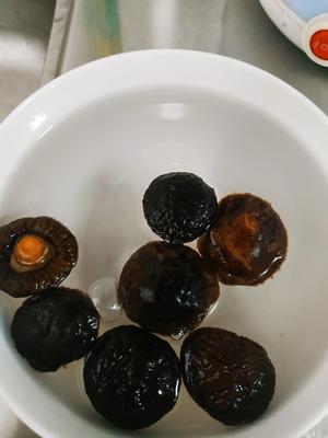 甜笋香菇汤的做法 步骤2