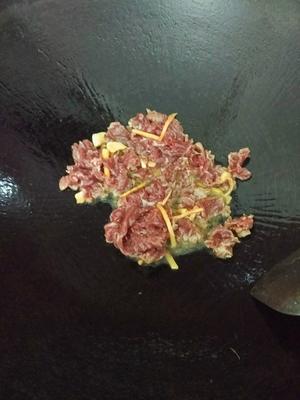 鲜菇炒牛肉的做法 步骤5