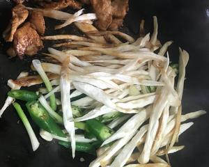 家庭版杏鲍菇炒肉的做法 步骤4