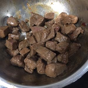 黑椒杏鲍菇炒牛肉| 简单快手的做法 步骤8