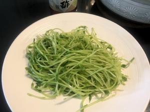 《昨日的美食》之凉拌豆苗的做法 步骤5