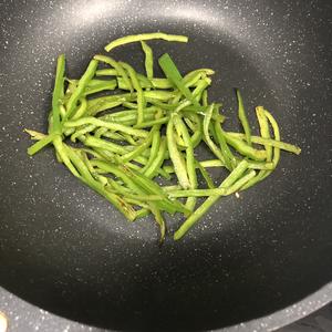 减脂餐-杏鲍菇炒鸡胸肉的做法 步骤7