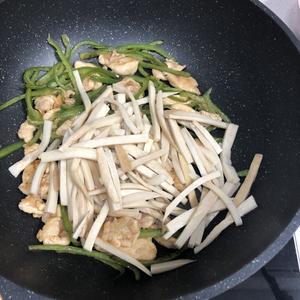 减脂餐-杏鲍菇炒鸡胸肉的做法 步骤9