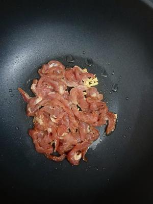 青椒杏鲍菇炒肉丝的做法 步骤3