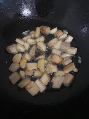 菲力牛排的中式快手料理：杏鲍菇牛肉粒的做法 步骤4