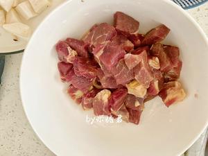 黑椒杏鲍菇牛肉粒的做法 步骤2