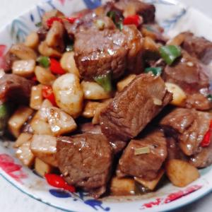 弹牙爆汁的黑胡椒杏鲍菇牛肉粒?黑胡椒➕?m9和牛牛肉粒天生一对❤️的做法 步骤4