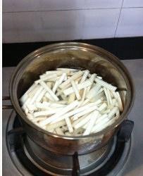 杏鲍菇炒肉丝的做法 步骤3