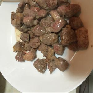 杏鲍菇黑胡椒牛肉粒~老丁的私房菜的做法 步骤3