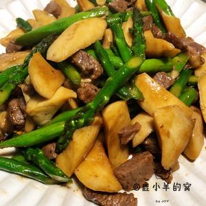 杏鲍菇芦笋牛肉粒的做法 步骤6