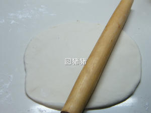 培根鲜虾批萨的做法 步骤3