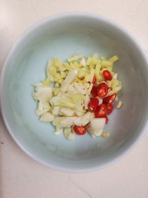 健康低脂凉拌黑木耳/洋葱拌木耳的做法 步骤4