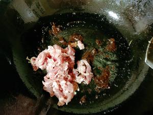 家常下饭菜——木耳腐竹炒肉的做法 步骤5